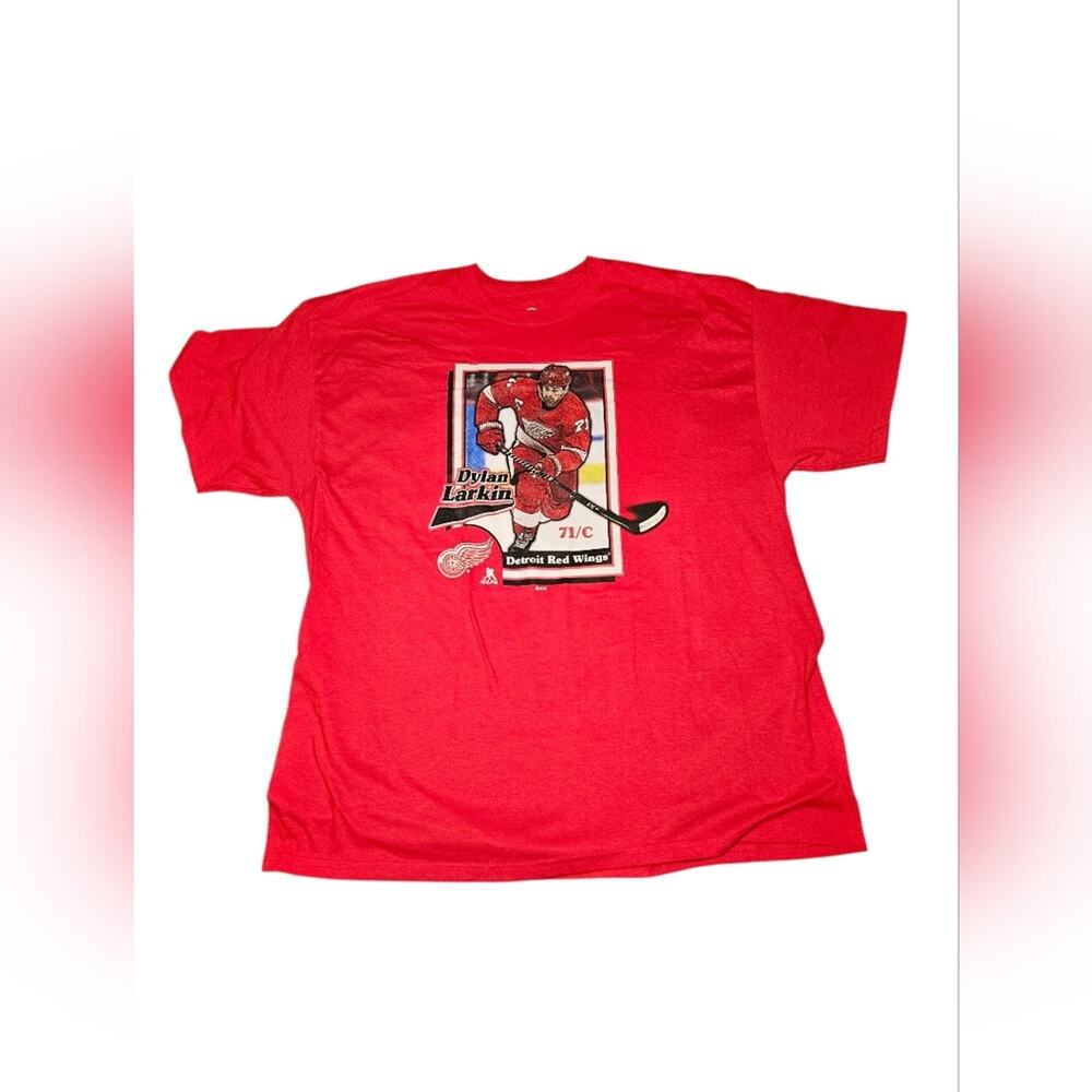 NWOT 2XL Detroit Red Wings Dylan Larkin Graphic Men's Shirt. NHL Official.